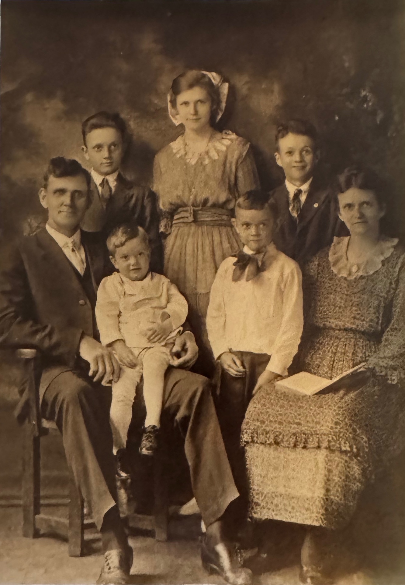 A multi-generational family portrait, early 1900s